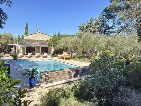 exceptionnelle bastide en pierres avec piscine proche de lorgues