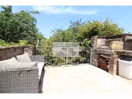 maison familiale avec terrasse  caves et jardinet