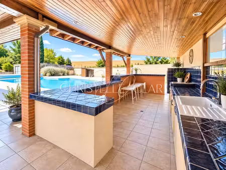 domaine 374 m² sur terrain de 3 59 ha