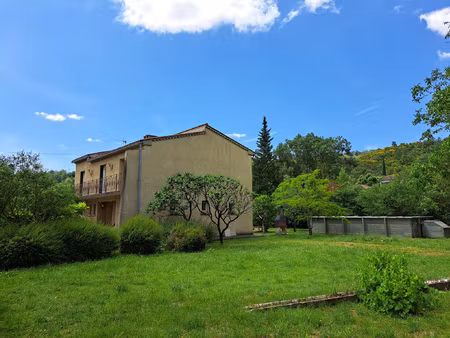 maison individuelle avec piscine  jardin privé et garage