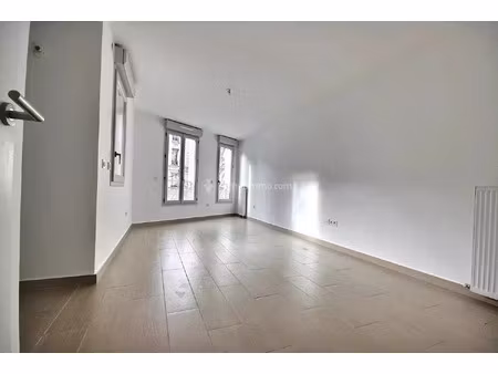 location appartement 3 pièces 60 m2 à asnières-sur-seine