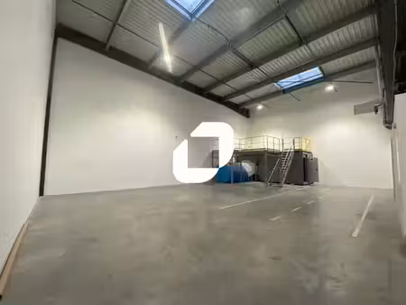 location local d’activités 520m²
