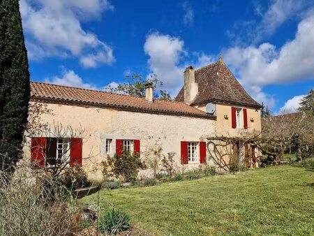 maison de village de caractère avec piscine et terrain de 1875m2