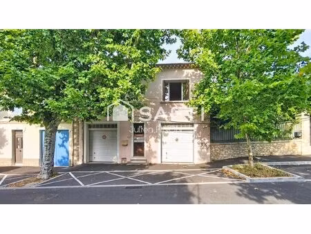 maison avec jardin et grand garage en centre ville d'apt