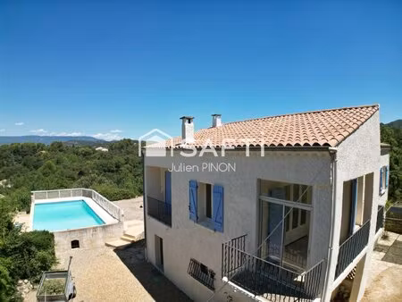 propriété avec piscine et vue panoramique sur apt