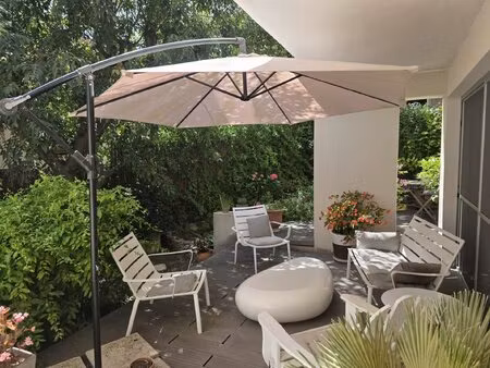 chaleureuse maison de ville avec jardin terrasses et garage