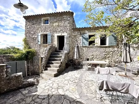 charmante maison de village avec piscine à eygalières