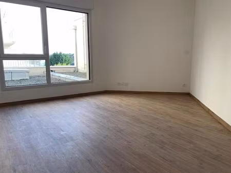 location appartement 1 pièce  27.30m²  couëron