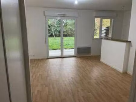location appartement 2 pièces à saint-méen-le-grand (35290) : à louer 2 pièces / 42m² sain