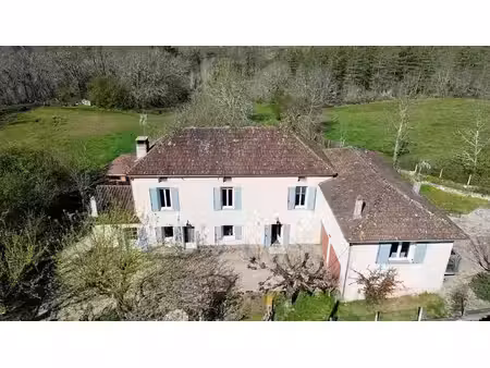 maison familiale au calme avec piscine