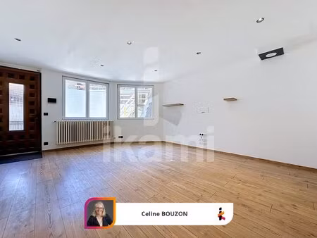maison de ville rénovée avec studio indépendant. centre d'aigueblanche
