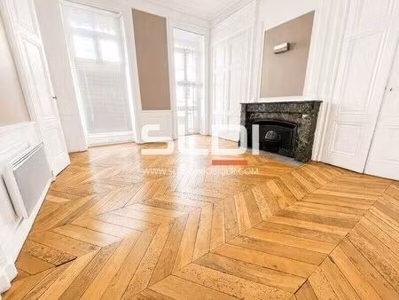 location bureaux 82 m²