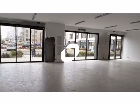 location commerce chatenay malabry 92290 199m²