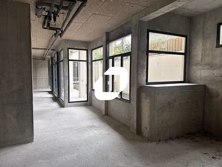 location commerce clichy 92110 189m²