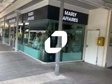 location commerce marly le roi 78160 140m²