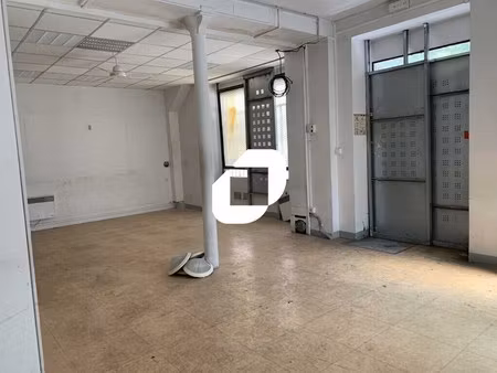 location commerce paris 75018 63m²