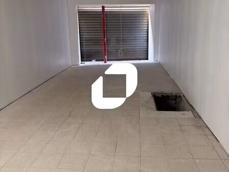 location commerce paris 75020 48m²