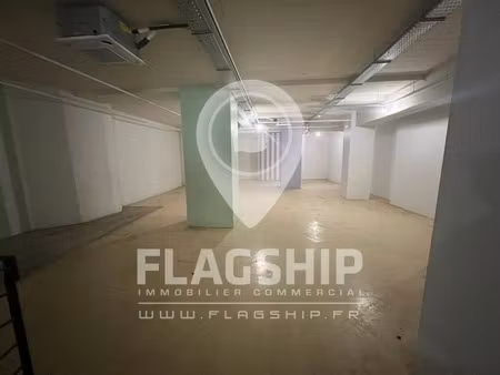 location commerce paris 75015 884m²
