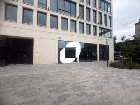 location commerce villejuif 94800 340m²