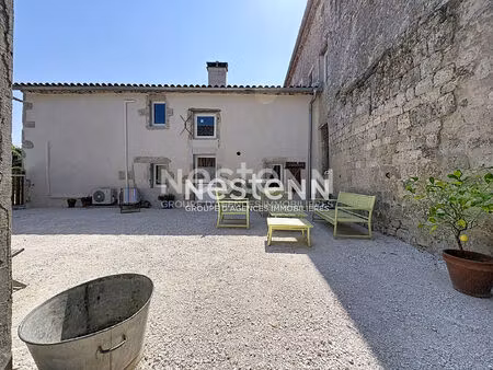 maison de ville entièrement rénovée  3 chambres avec cours et terrain viabilisé.