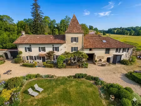 manoir du 18eme avec maison d'amis  dépendances et piscine