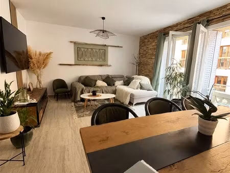 appartement rénové 78 m2  2 chambres  cœur historique de fréjus