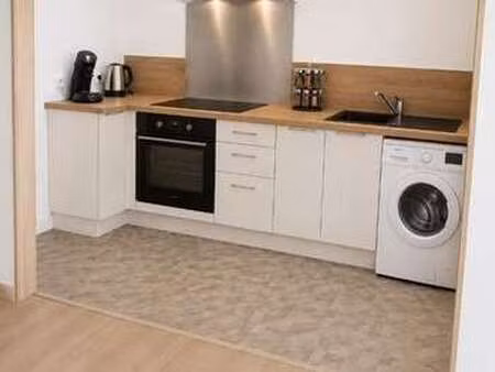 location appartement 3 pièces meublé à bagnols-sur-cèze (30200) : à louer 3 pièces meublé 