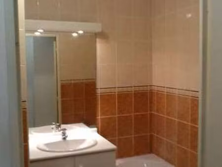 location appartement 3 pièces à lyon 8e (69008) : à louer 3 pièces / 67m² lyon 8e