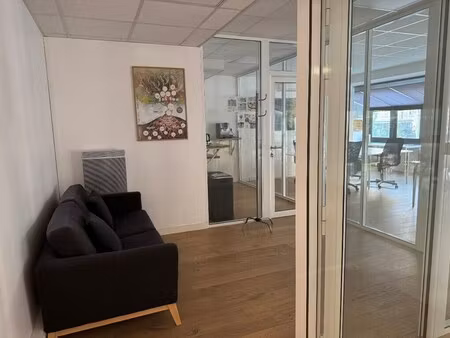 location bureaux 79 m² à 83 m²