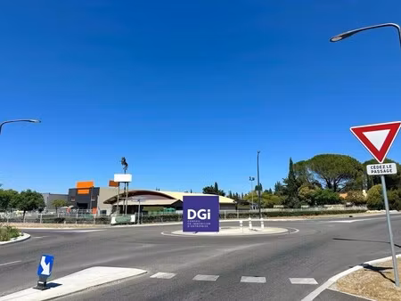 location commerce caissargues 30132 420m²