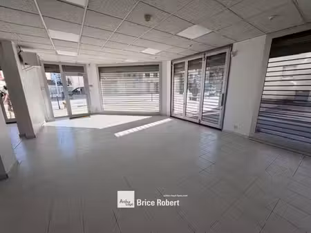 location commerce 138m² à 306m²