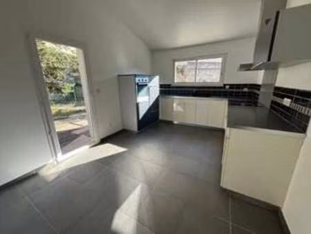 location maison à monistrol-sur-loire (43120) : à louer / 110m² monistrol-sur-loire