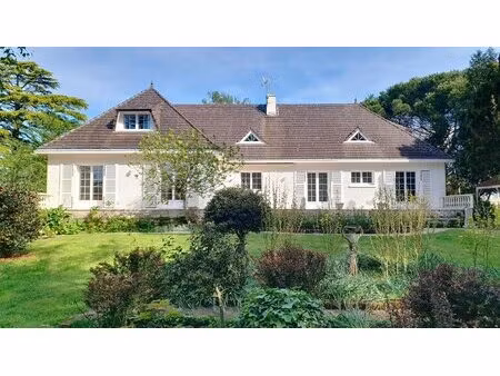 exceptionnelle propriété de 370 m2 intégralement rénovée !