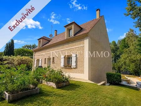 pavillon traditionnel 150 m² édifié sur sous-sol total assis sur 3000m² en lisière de forê