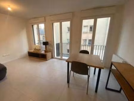 location appartement 2 pièces meublé à laval (53000) : à louer 2 pièces meublé / 35m² lava