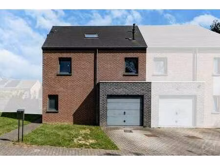 maison 3 façades  6 ch. avec jardin et garage!