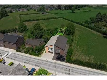 maison bel-étage avec 2 à 3 chambres  garage et jardin