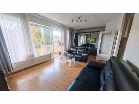 studio à louer avec terrasse (meublé)