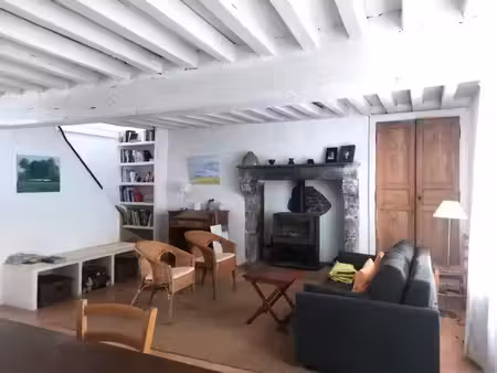 maison en pierre avec des belles pièces lumineuses et des superbes volumes
