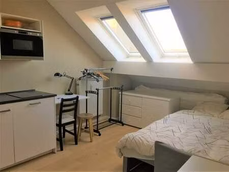 studio / kot  dernier étage – ixelles - trone/ luxembourg