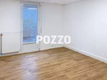 location bureaux et commerces à granville (50400) : à louer / 12m² granville