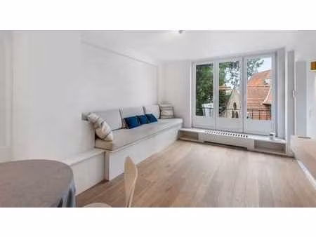 appartement situé au calme avec vue dégagée  proche de la pl