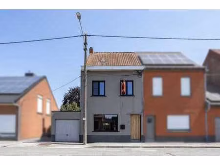 une maison familiale spacieuse avec 3 chambres  un garage et