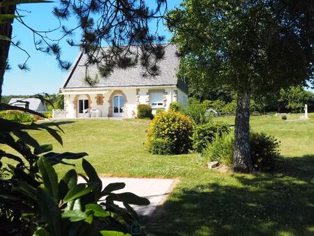 agréable et lumineuse traditionnelle sur sous-sol complet - belle parcelle paysagée de 2..