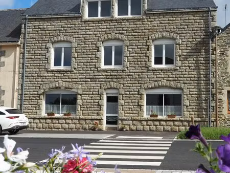 remungol - immeuble 157 m² + 50 m² complémentaires avec petit espace jardin intérieur