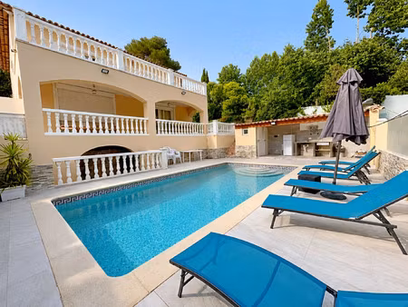 maison de luxe à vendre dans le quartier village-le val-cabrieres