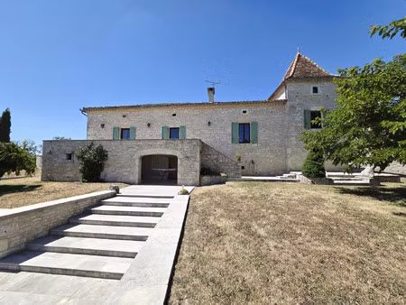 villa de luxe à vendre à montcuq