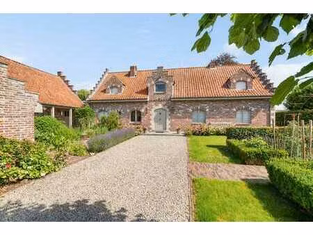 villa polyvalente avec jardin et logement annexe