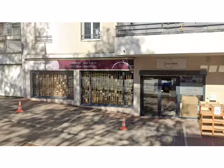 location commerce 121 m² à francheville (69340)