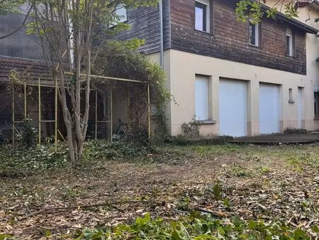 maison familiale à aménager avec jardin et stationnement – quartier montchat / rue jeanne-